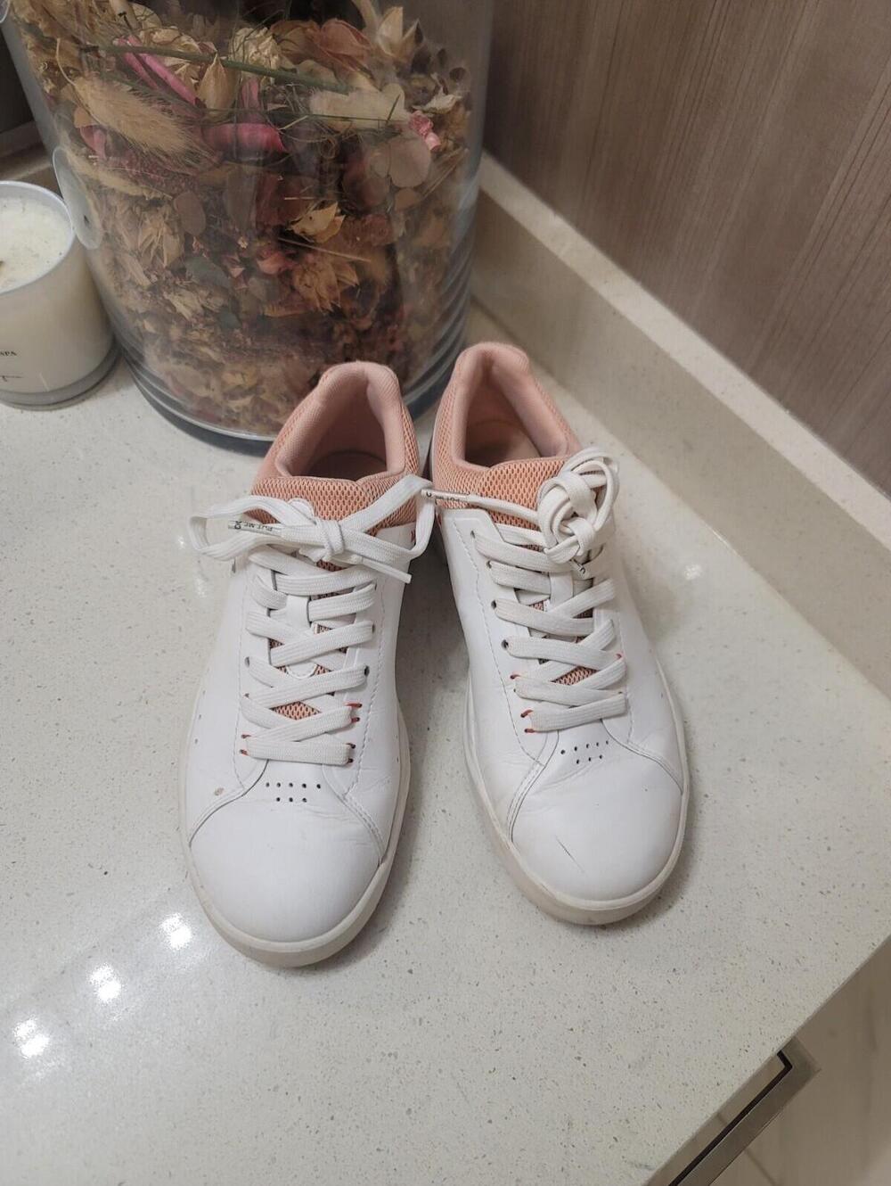 On THE ROGER Advantage - White / Rosehip - Womens Sz 6.5 - Picture 2 of 7